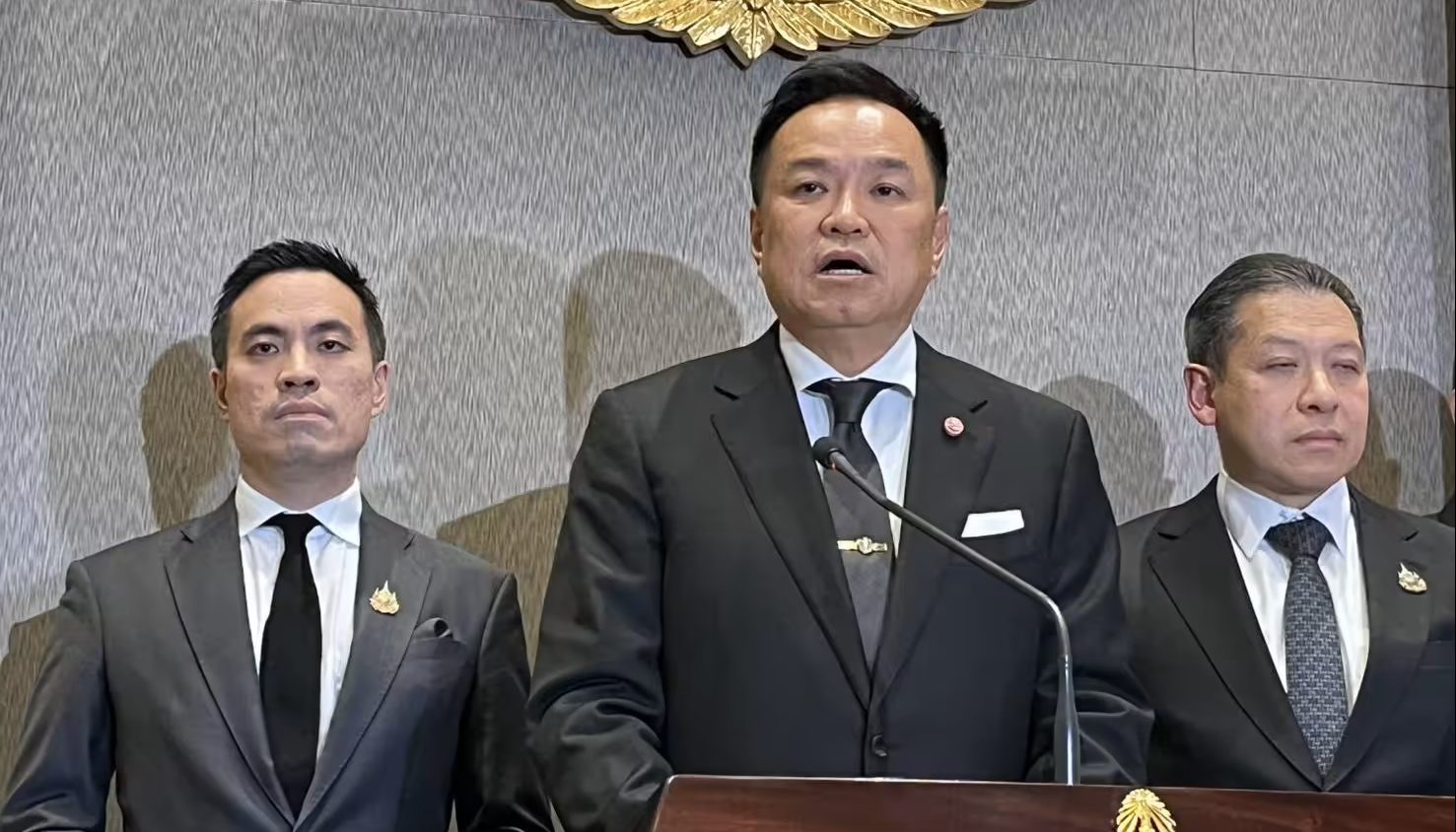 アヌティン首相、4000億バーツの緊急融資令を発令 責任を一身に背負う姿勢を強調