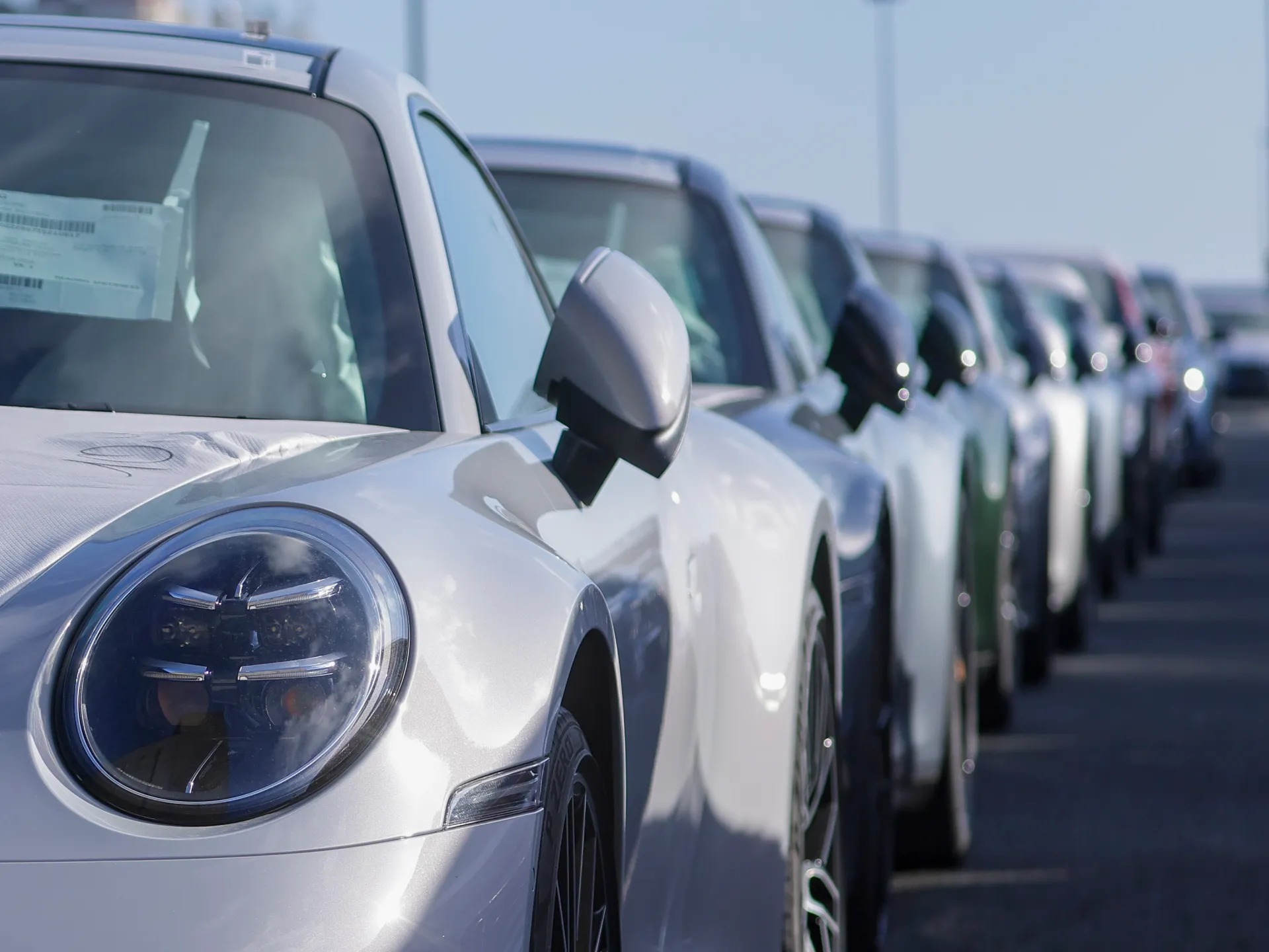 Trump Announces 25% Tariffs on EU Cars, Trucks Amid Global Economic Fragility