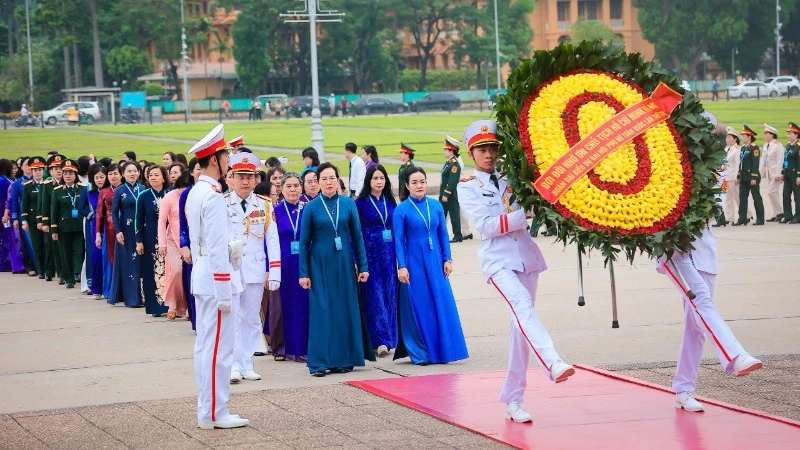 Vietnamese Women's National Congress Delegates Pay Respects to President Ho Chi Minh