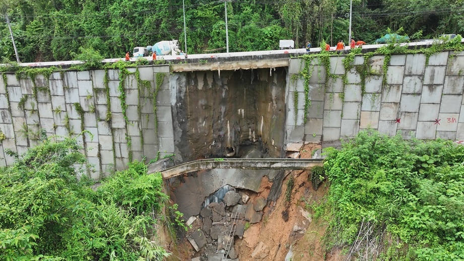タイ北部国道11号線、大規模陥没事故で6ヶ月復旧へ