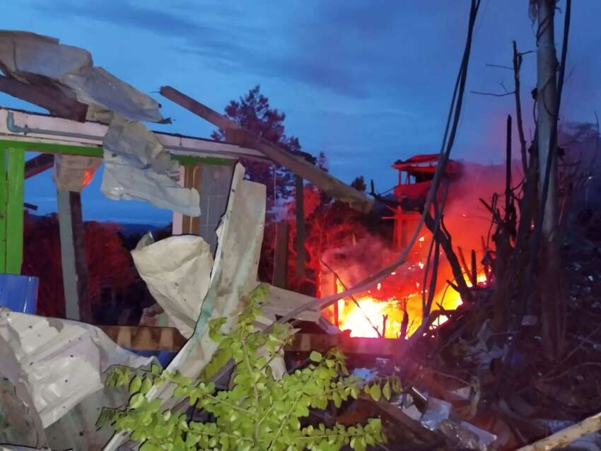Over 160 bombs were dropped by military aircraft on Min Tu City for 3 consecutive days