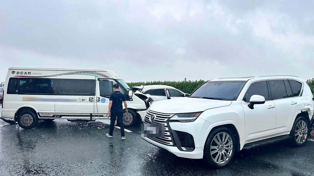 高速道路での危険運転、連鎖事故で2人負傷