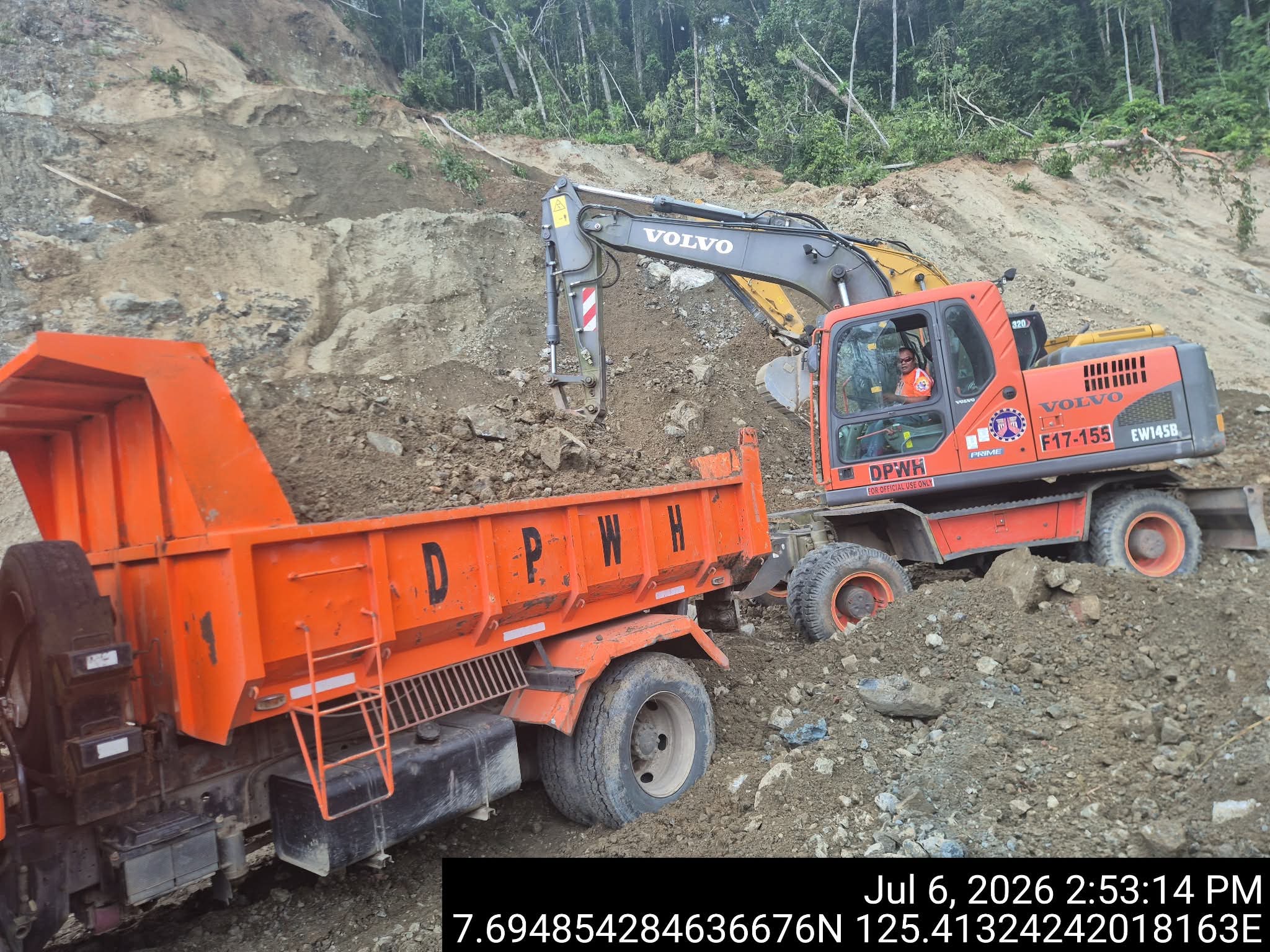 Bukidnon-Davao Road Closed After Major Landslide; Clearing Operations Underway
