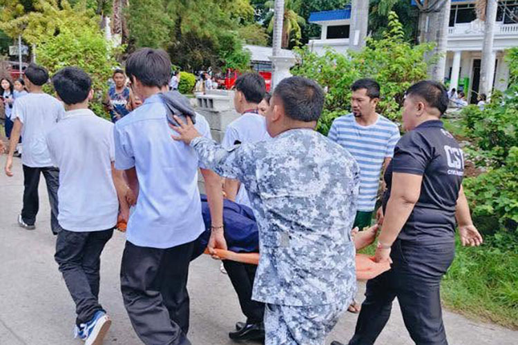 フィリピン南部でM7.8の地震 32人死亡か、捜索救助活動続く