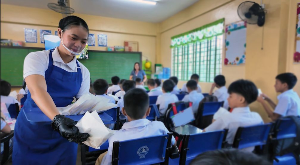 フィリピン高校生、学力テストで壊滅的結果 教育危機深刻化