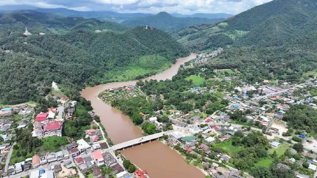ミャンマーからの鉱山排水、タイ北部のコック川を汚染