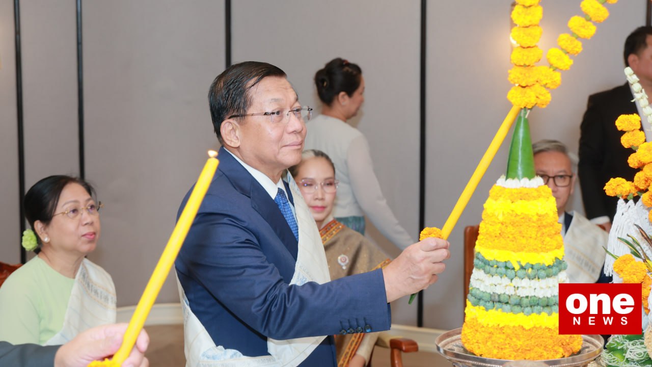 ミャンマー大統領夫妻、ラオス伝統の祝福を受ける