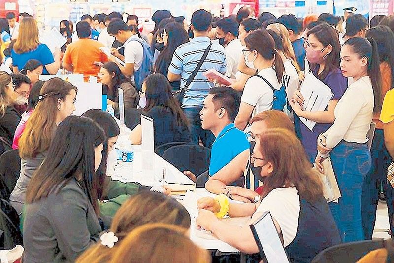 フィリピン、失業率上昇も下半期に改善予測 - 経済成長鈍化が影