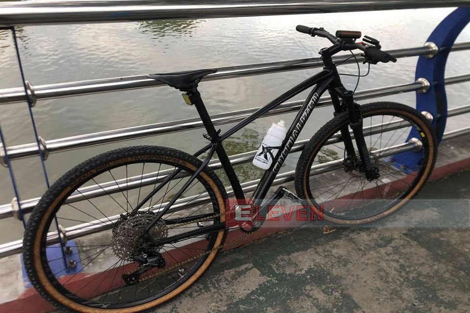 マンダレーのチャン・エー・ター・サン・タウンシップ・ロード30番地で警察官の自転車が盗まれた