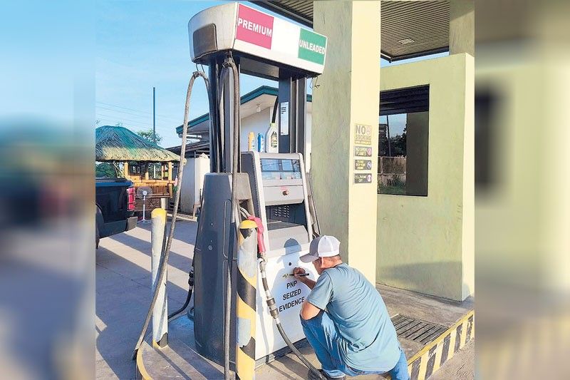 無許可ガソリンスタンド摘発、従業員4人逮捕