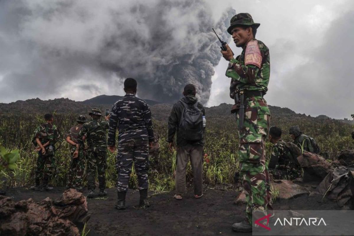 Rescuers find one dead climber on Mount Dukono