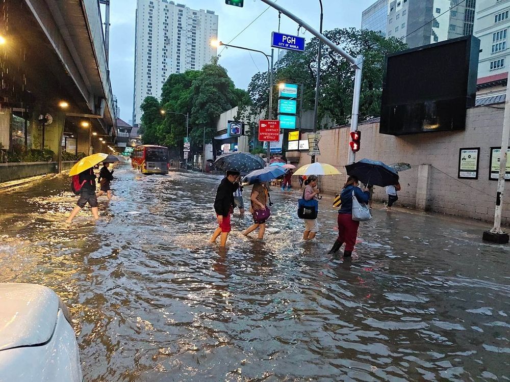 Metro Manila Roads Submerged by Heavy Rains