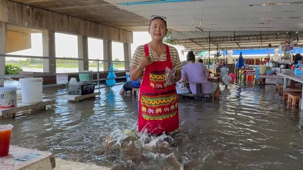"Aunt Jitt's Chicken Noodles" Reopens, Water Legend Draws Bangkok Patrons