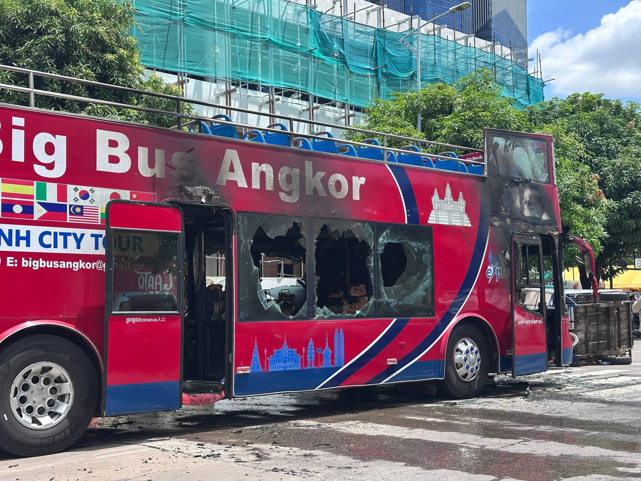 Tourist Bus Accident in Koh Pich, Phnom Penh, Injures Three