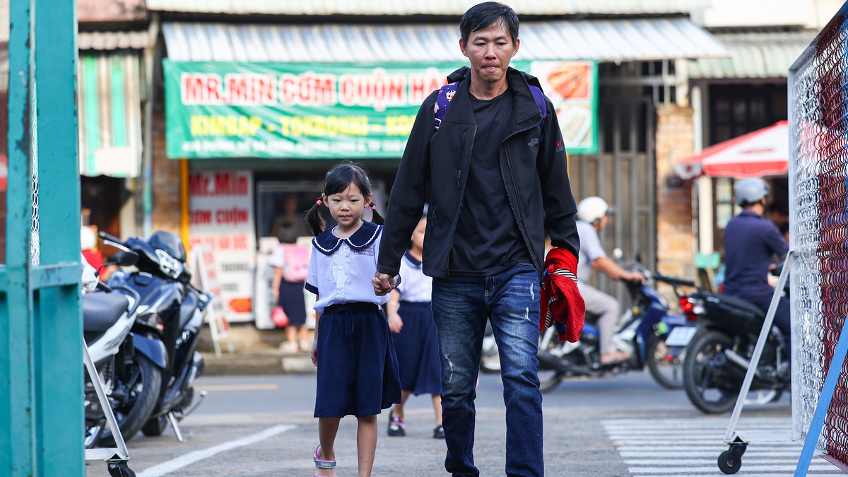Ho Chi Minh City Parents Baffled by School Assignments Far From Home