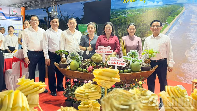 Vinh Long Province Opens Trade Promotion and OCOP Product Fair