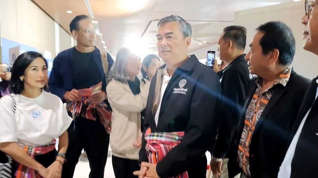 Abhisit Leads Democrat Party Revitalization in Northeast Thailand Ahead of Next General Election