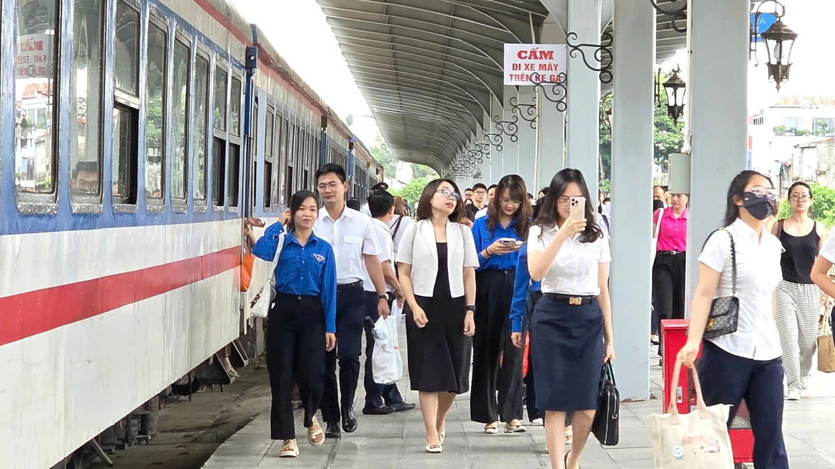 Vietnam Launches Doctor-Dedicated Train to Support Provincial Healthcare and Enhance Pandemic Control