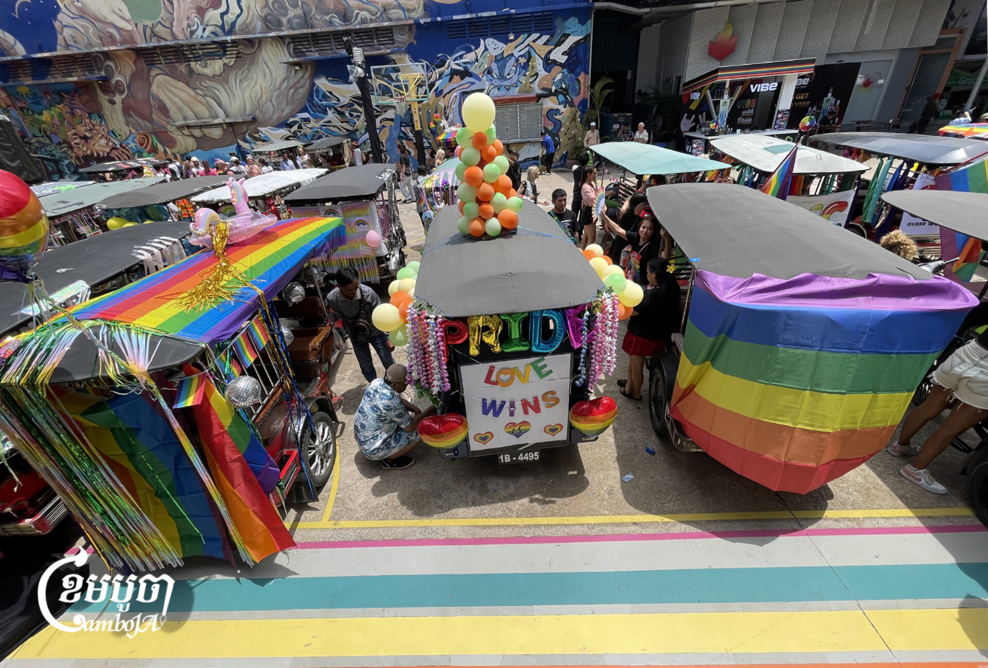 参加者はプノンペンのプライド フェスト中にリモーク プライド レースに参加し、LGBT+ の権利への意識を高めます。 2026 年 6 月 20 日。(CamboJA/Pring Samran