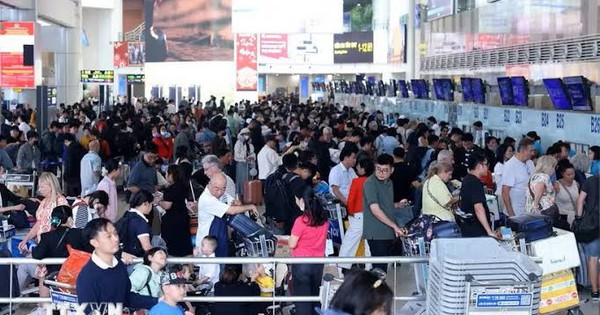 Vietnam's International Air Passenger Traffic Surges 15.4% in H1; Cargo Shows Recovery