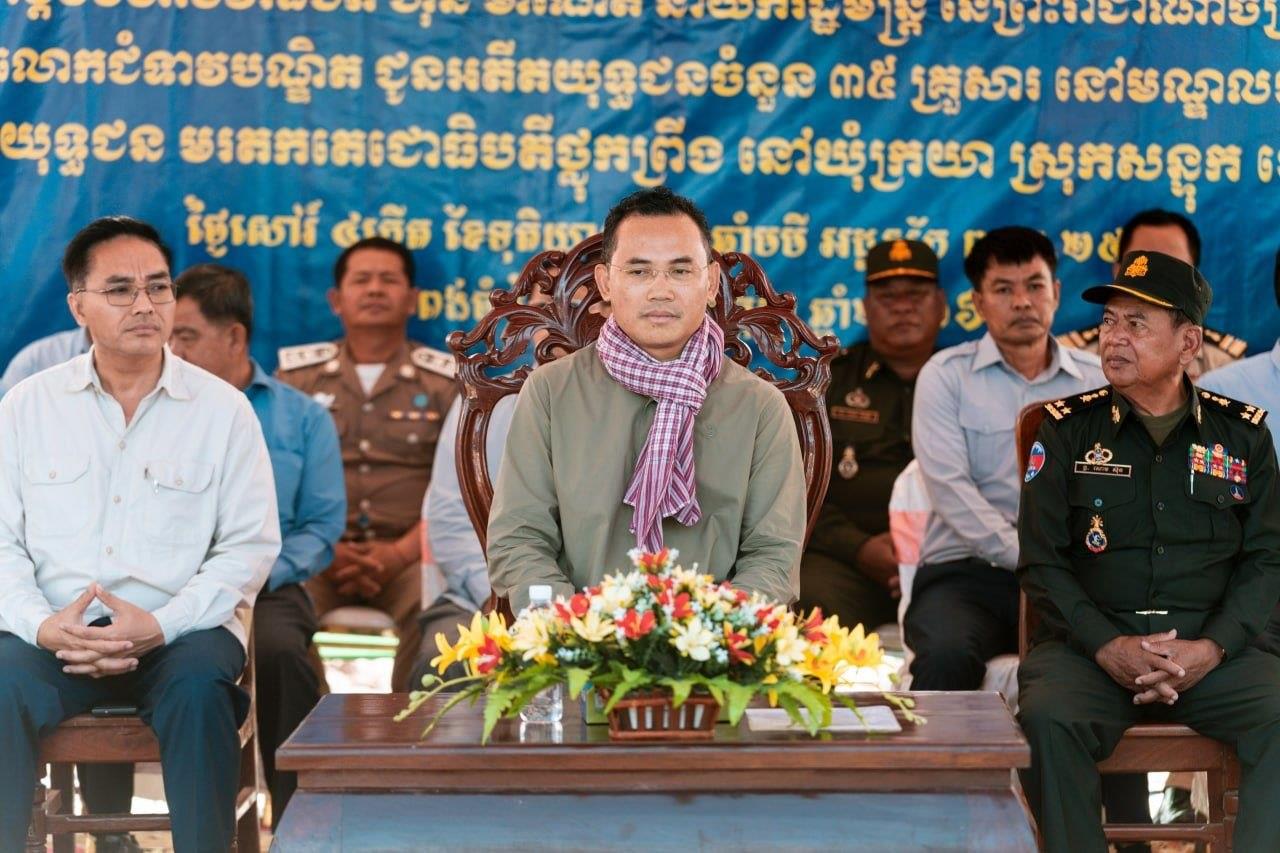 Cambodia: 35 Ex-Soldier Families Receive New Homes and Land as Gift from Prime Minister and Wife