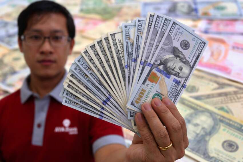 ミャンマー経済危機:燃料不足でドル急騰、物価高騰