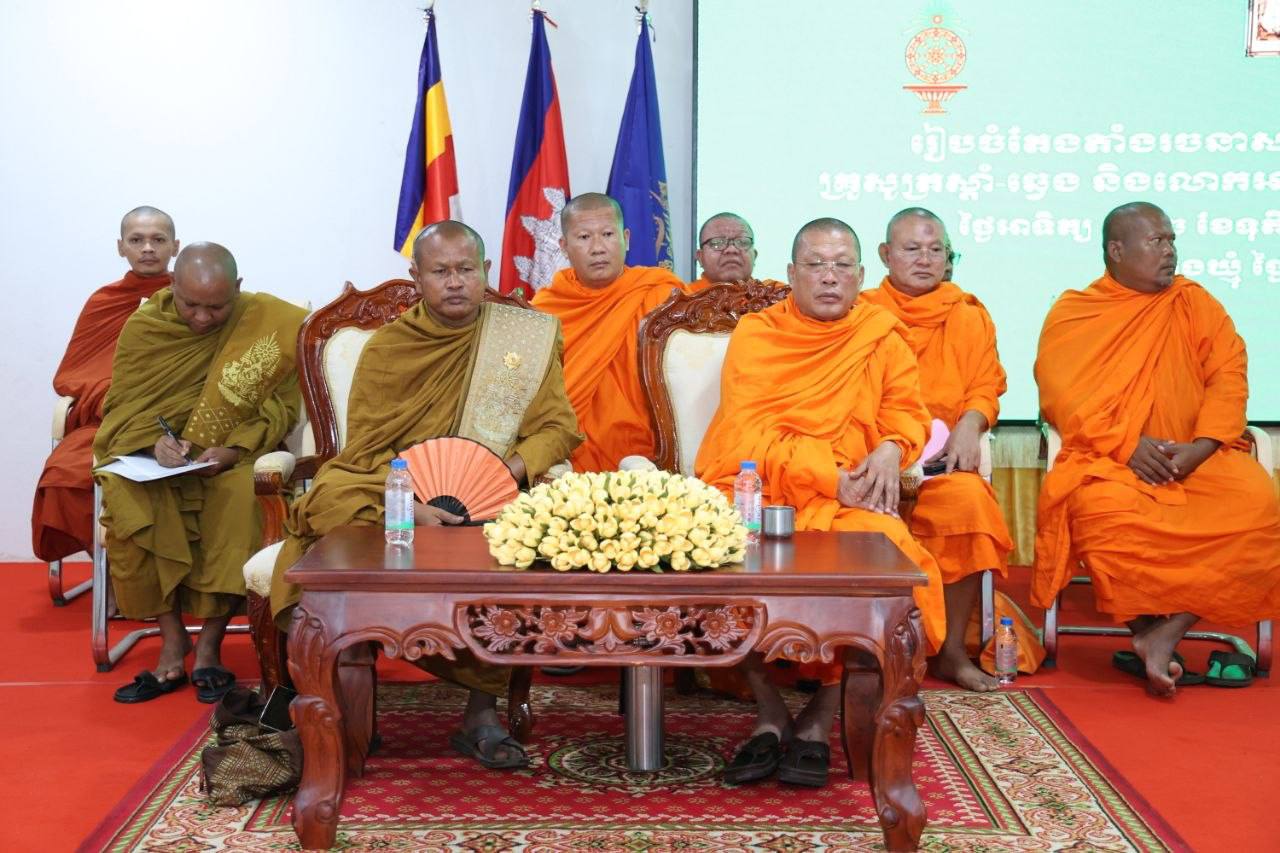 Cambodian Minister of Cults and Religion Meets with High Monks in Takeo Province, Emphasizing Buddhist Development and Social Contribution