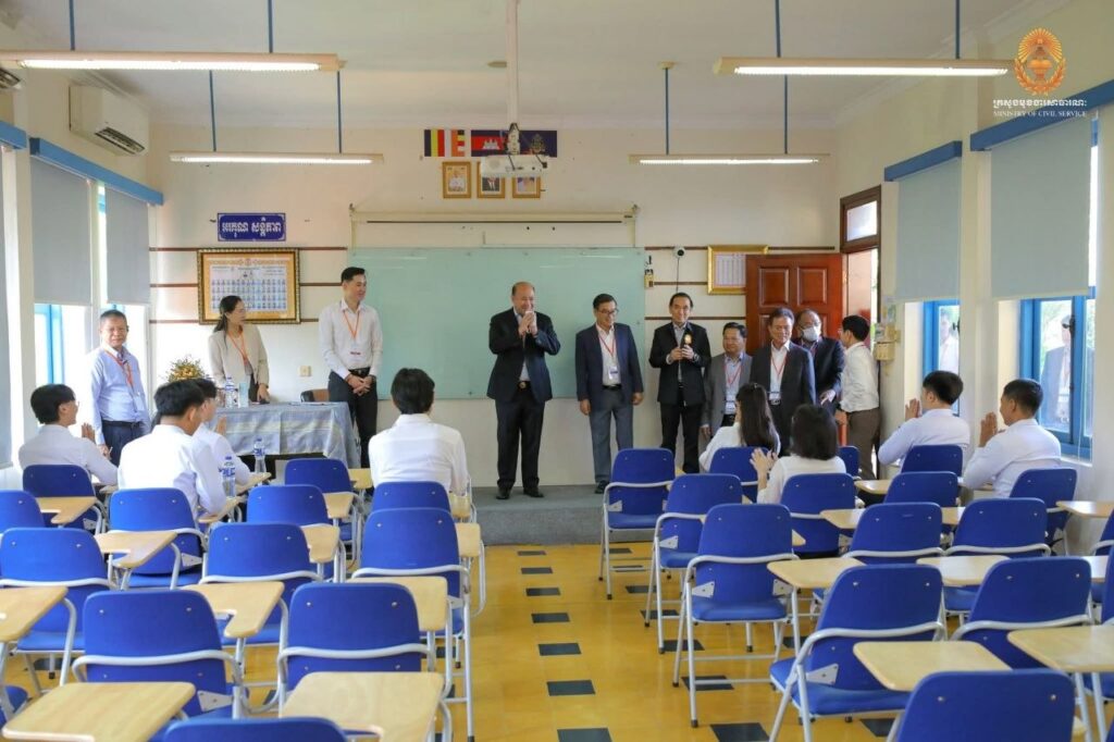 カンボジア統計局、契約職員16名を正式採用