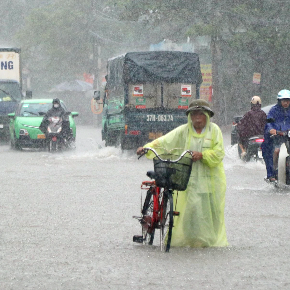 Vinh City Faces Severe Flooding After Record Rainfall