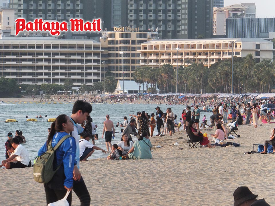 Beaches packed in Pattaya but spending uncertainty clouds the weeks ahead