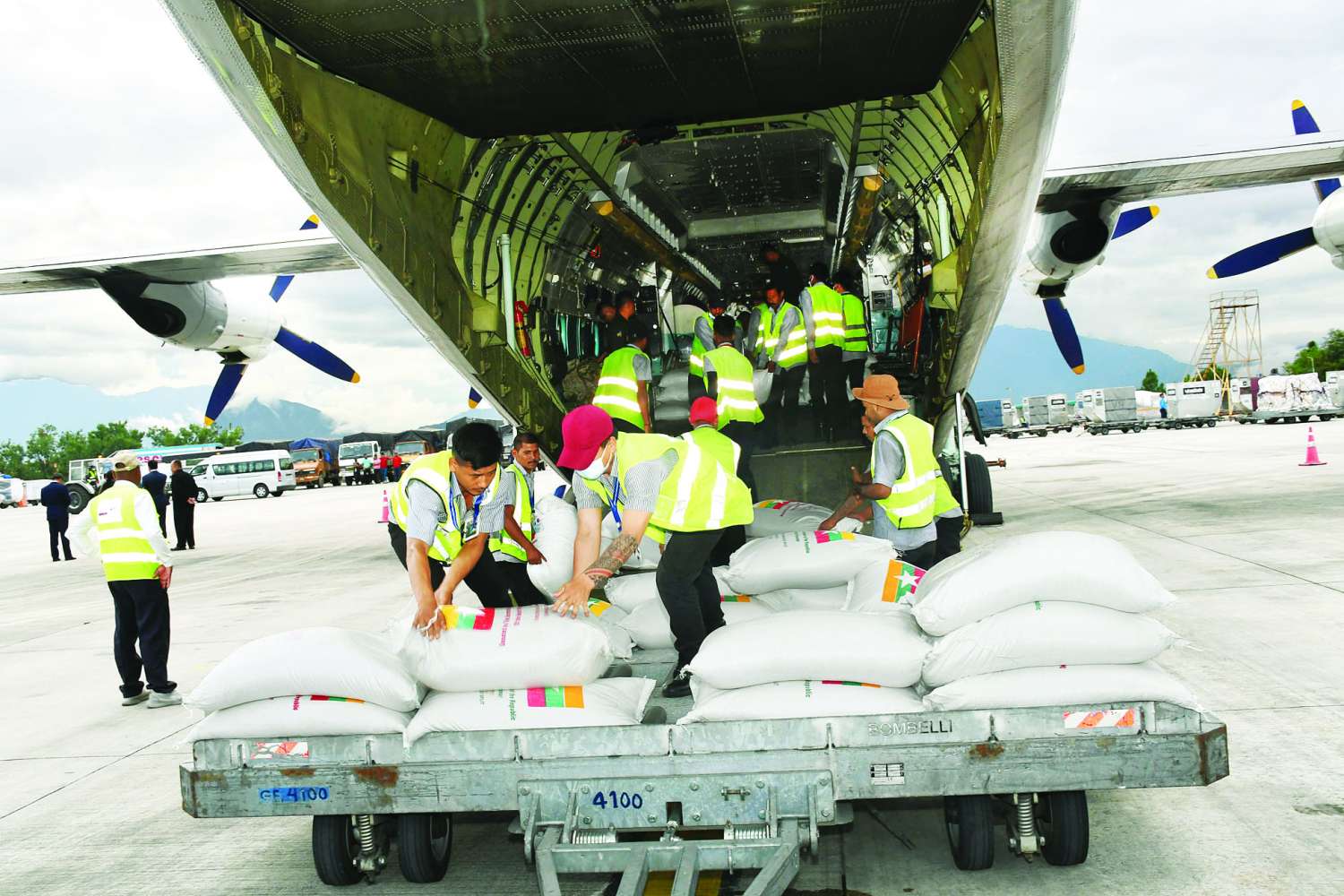 Myanmar donates cash and food to flood victims in Nepal and China border areas