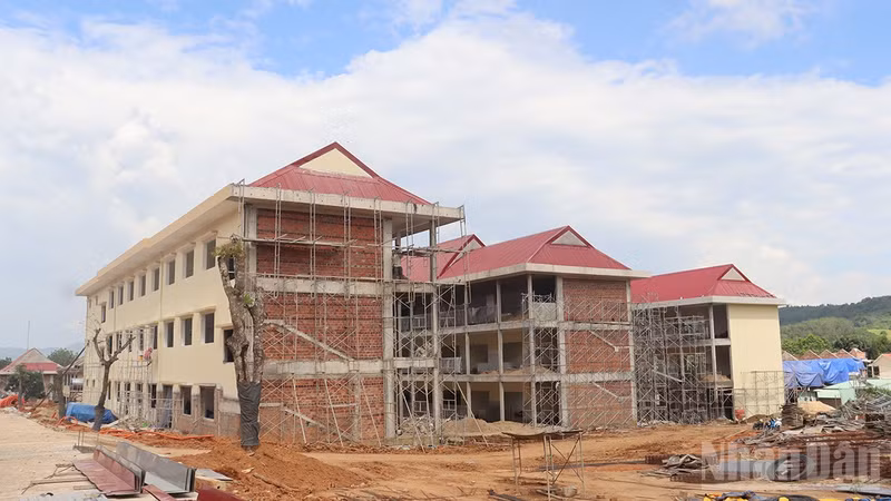 Quang Ngai Urges Accelerated Construction of Border Region Boarding Schools
