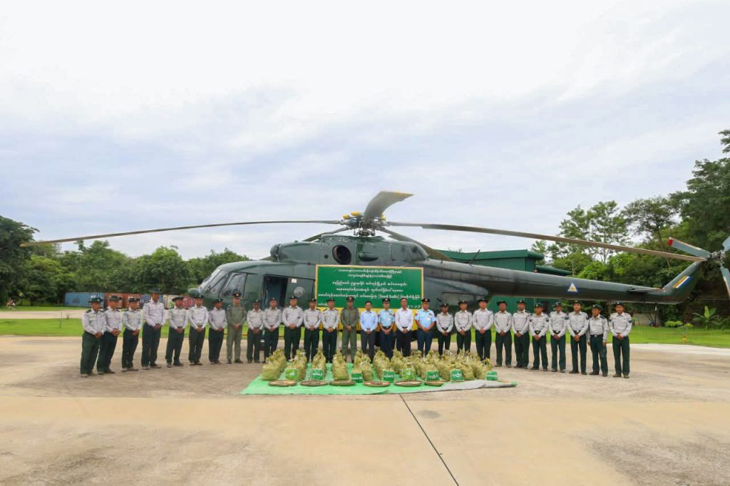 陸軍ヘリコプターが30万個の種子を投下
