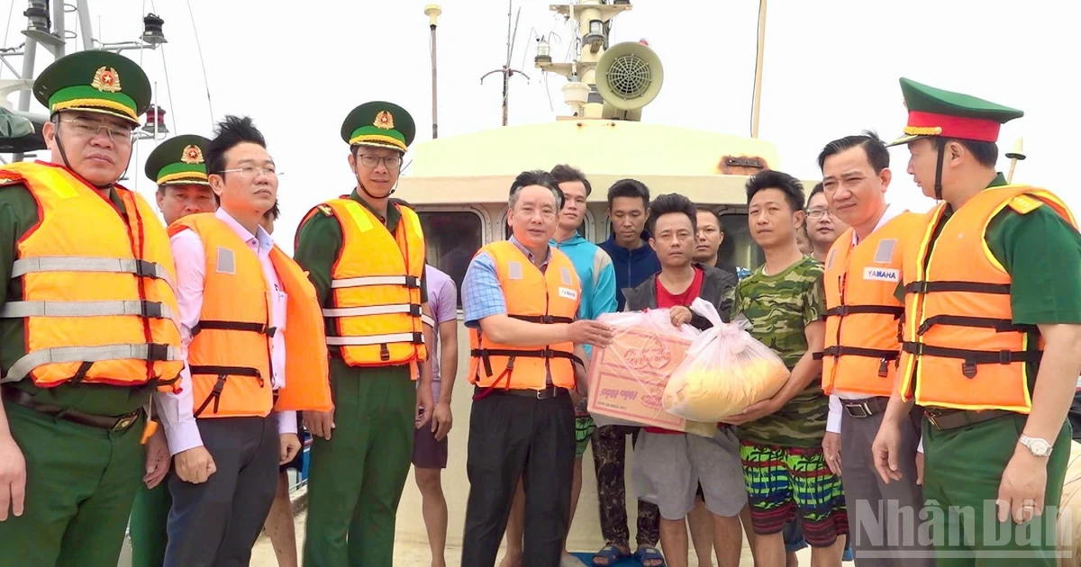 Hai Phong authorities support foreign fishermen rescued off Bach Long Vi Island