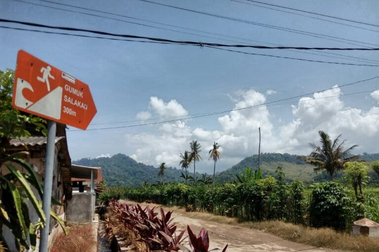 Indonesian Farmers Voice Concerns Over Gold Mine Exploration in Mount Salakan