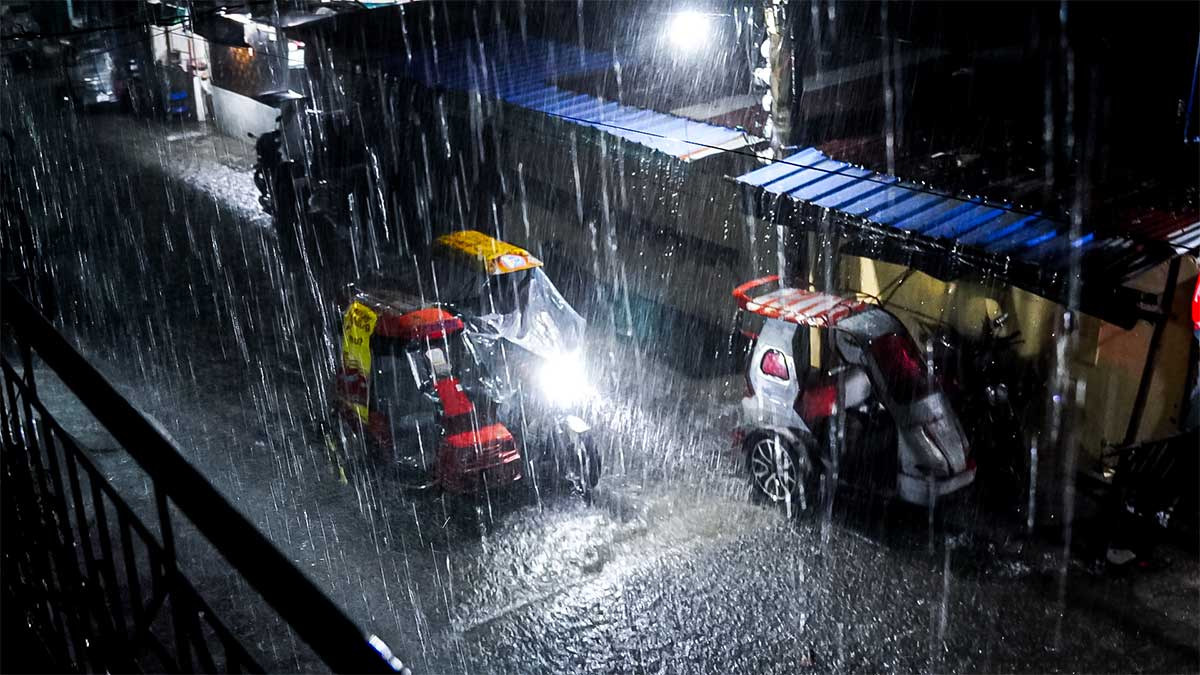 イロイロ市で豪雨、浸水被害 小中学校はオンライン授業へ