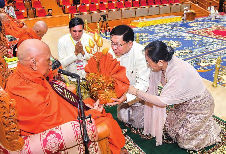 Union Government offers Waso robes to venerable Sayadaws