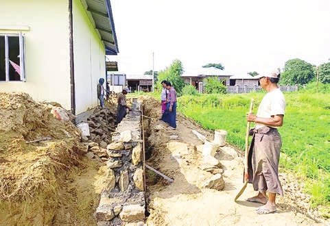 シンバウンウェで擁壁建設の視察を実施