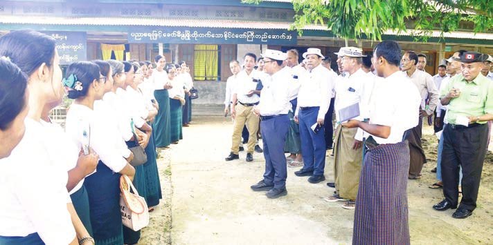 Rakhine Chief Minister inspects development projects in Manaung