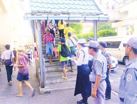 ヤンゴンで120人が横断歩道以外での横断で罰則対象に