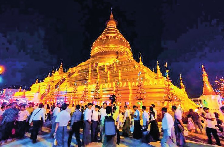 ラショーのマハムニ寺院でタディンジュッ満月を祝う